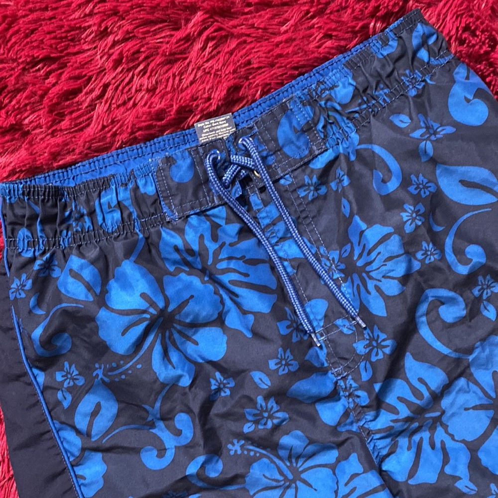 Dark navy hibiscus swim trunks 🌺 - Picture 2 of 11